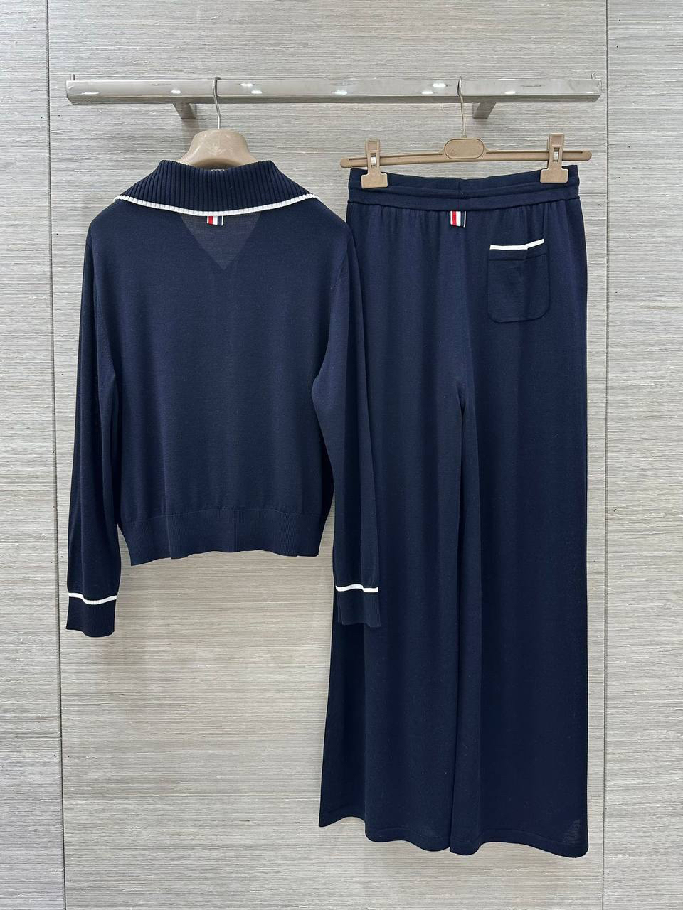 КОСТЮМ THOM BROWNE детальное фото