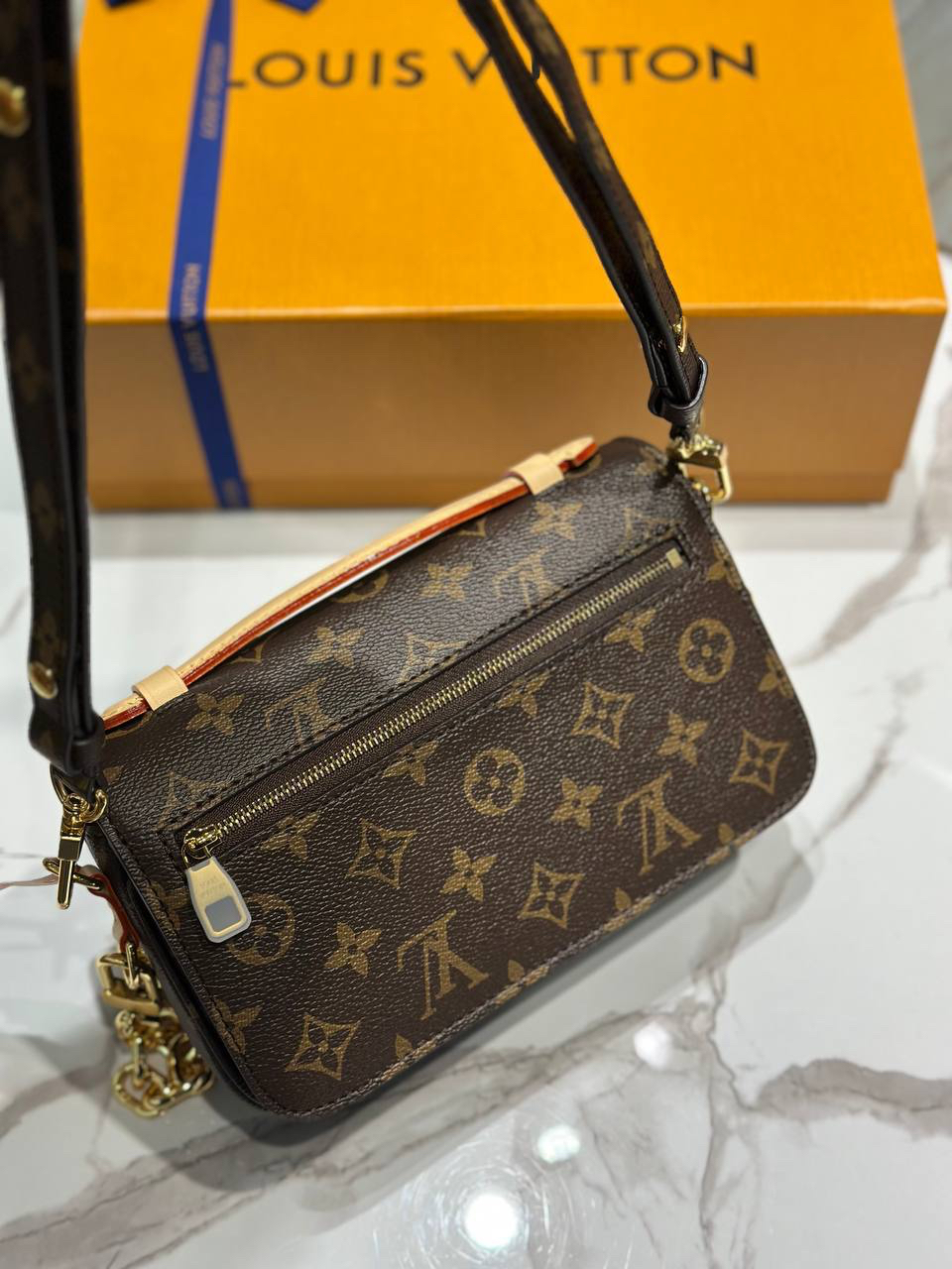 СУМКА LOUIS VUITTON POCHETTE детальное фото