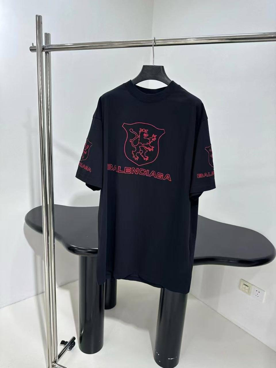 ФУТБОЛКА BALENCIAGA детальное фото