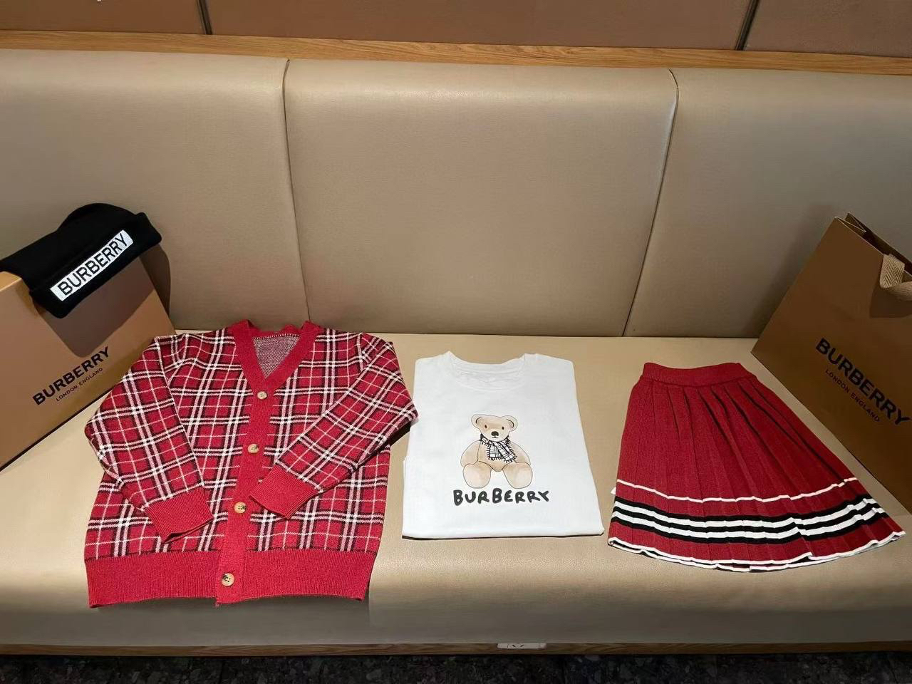 ДЕТСКИЙ КОСТЮМ BURBERRY детальное фото