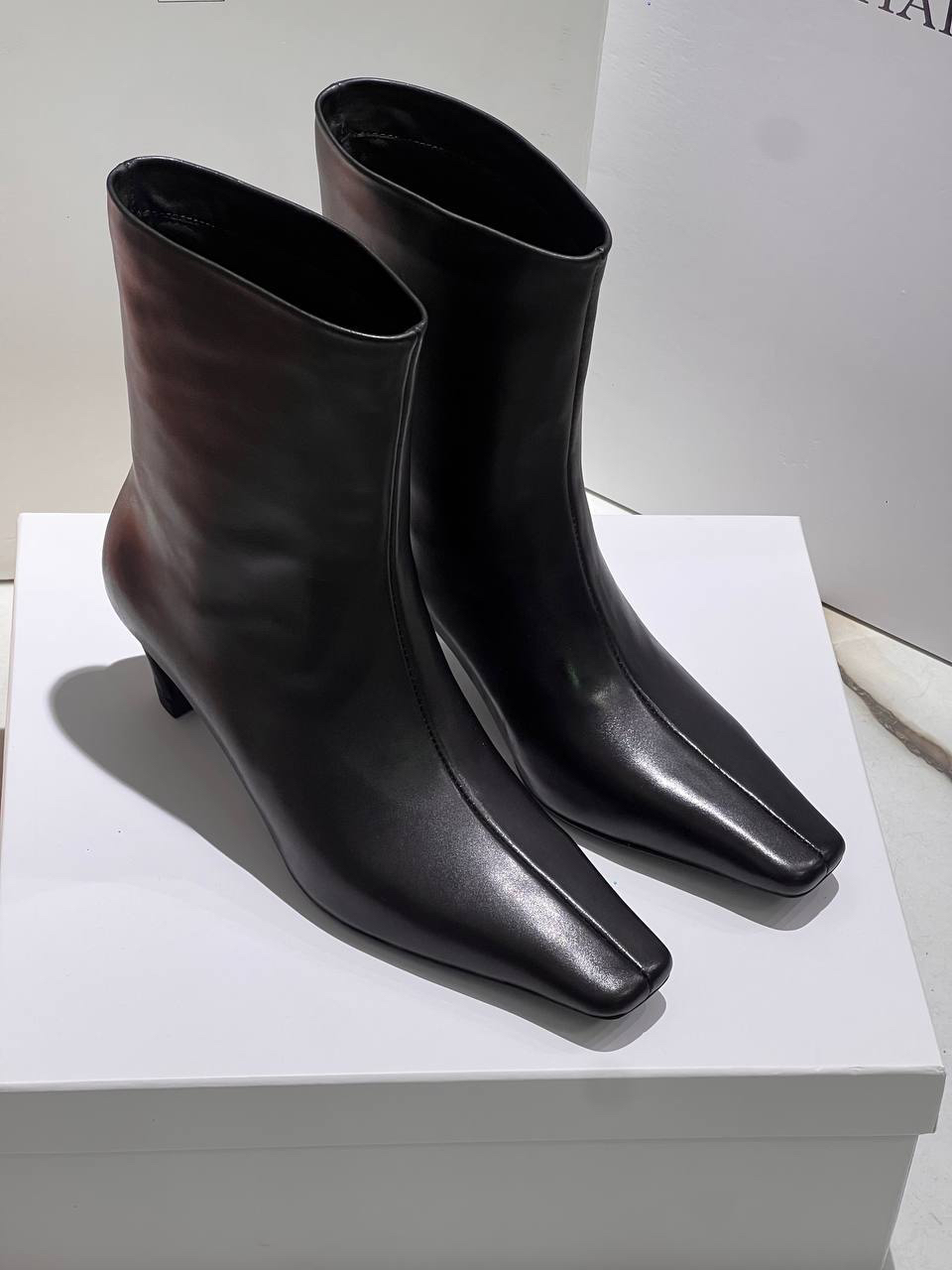 БОТИЛЬОНЫ KHAITE детальное фото