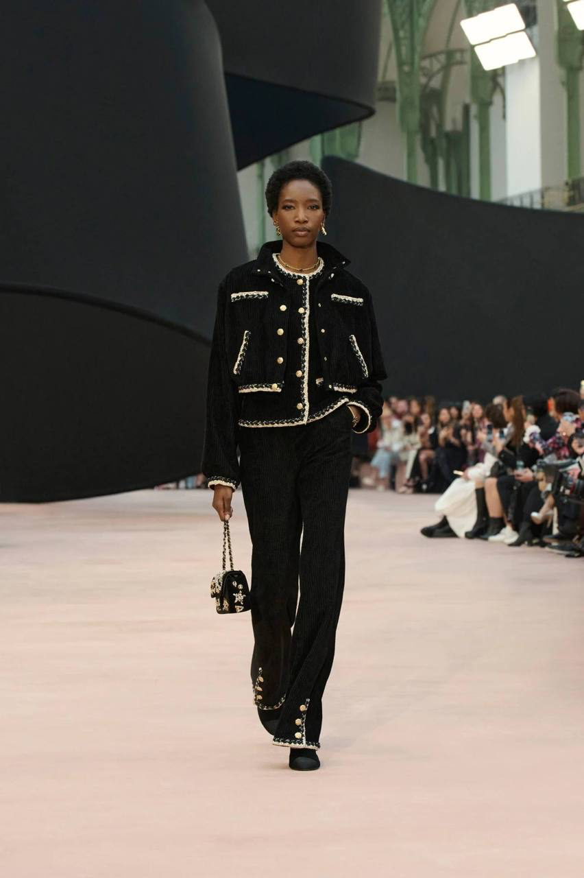 БОМБЕР CHANEL детальное фото