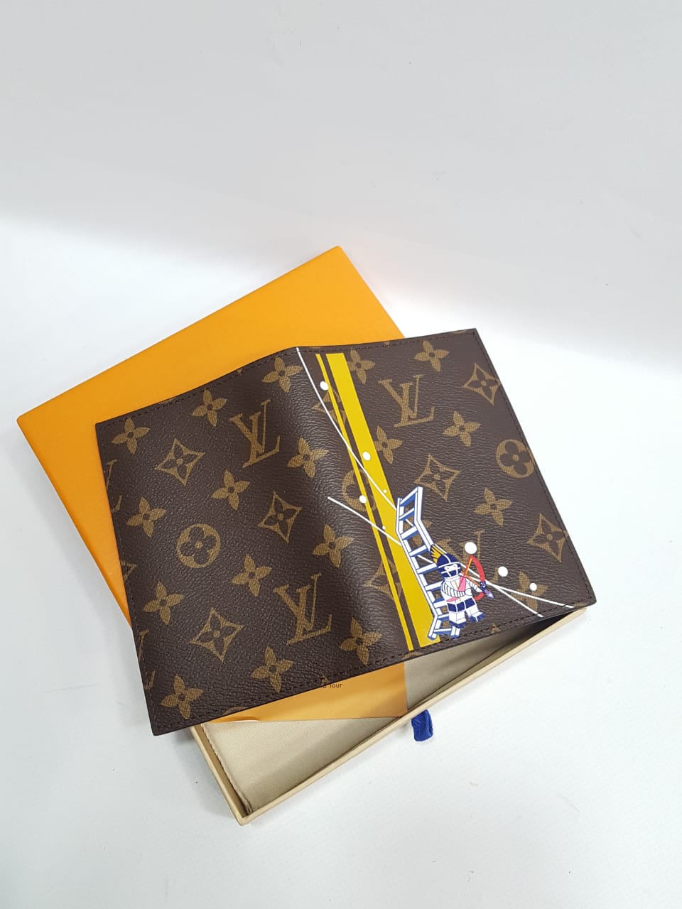 ОБЛОЖКА НА ПАСПОРТ LOUIS VUITTON детальное фото