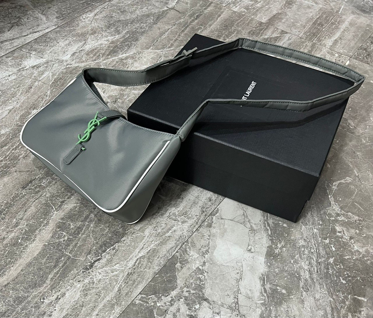 СУМКА SAINT LAURENT детальное фото