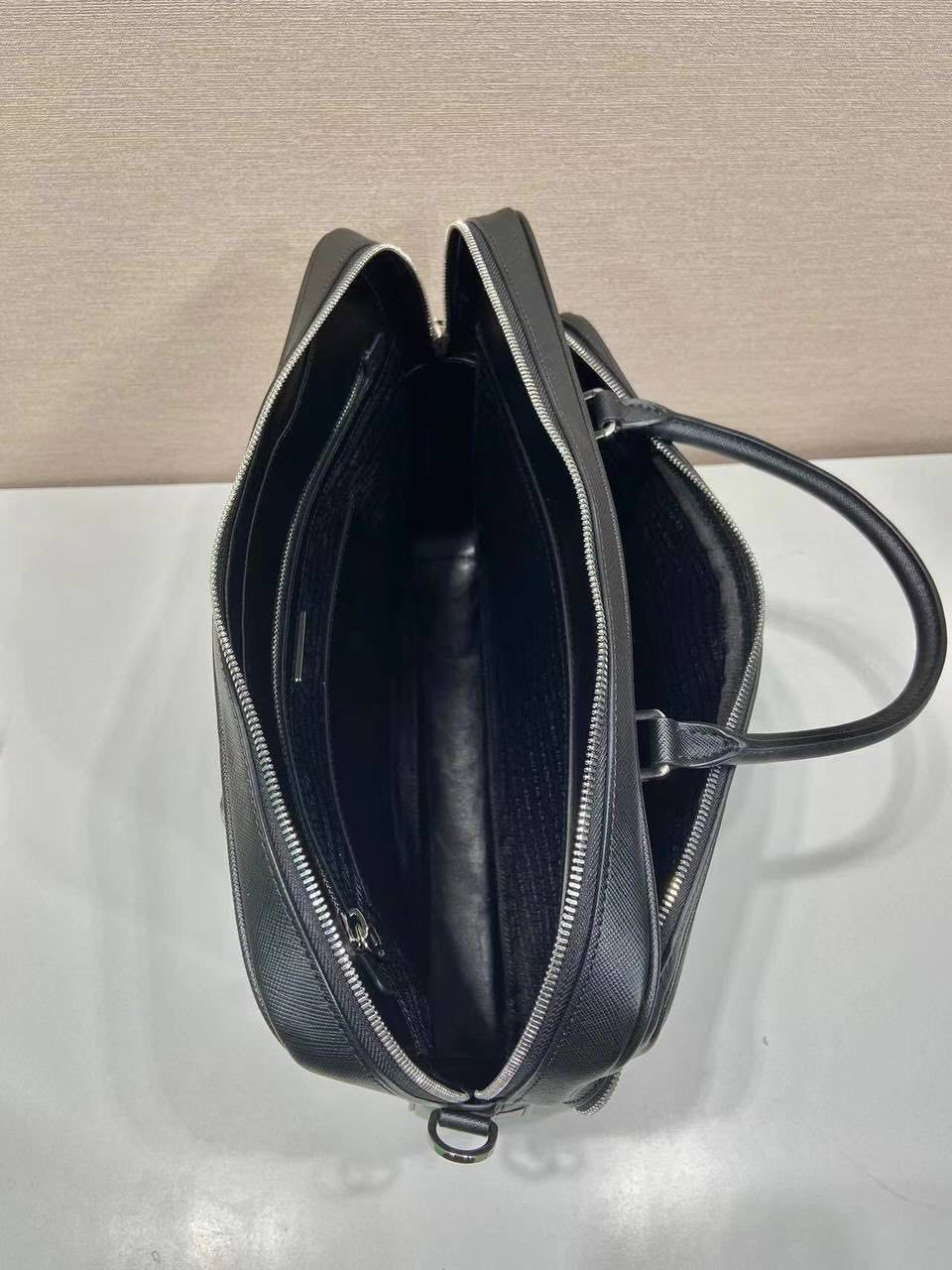 МУЖСКОЙ ПОРТФЕЛЬ PRADA детальное фото