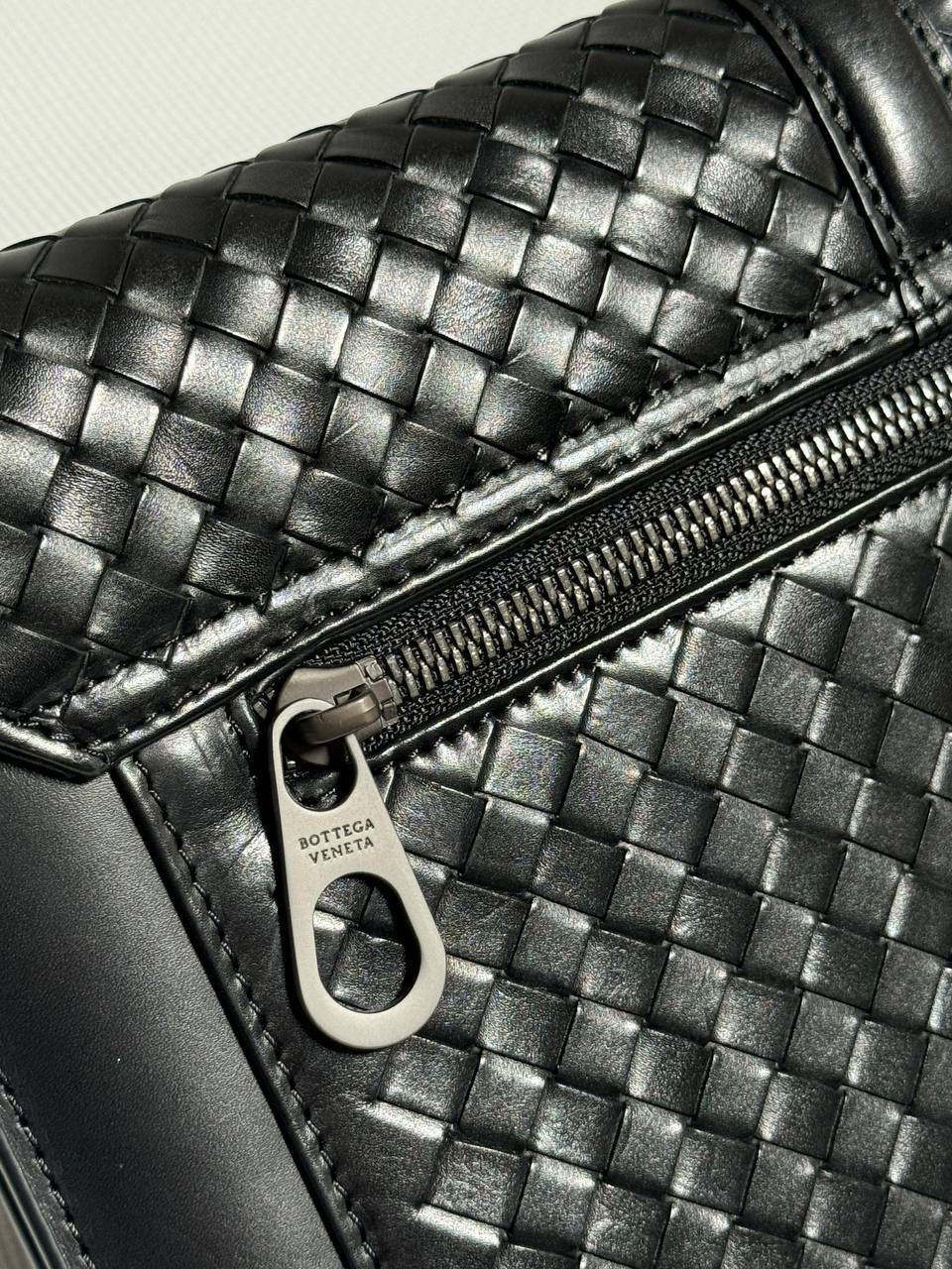 МУЖСКОЙ КЛАТЧ BOTTEGA VENETA детальное фото
