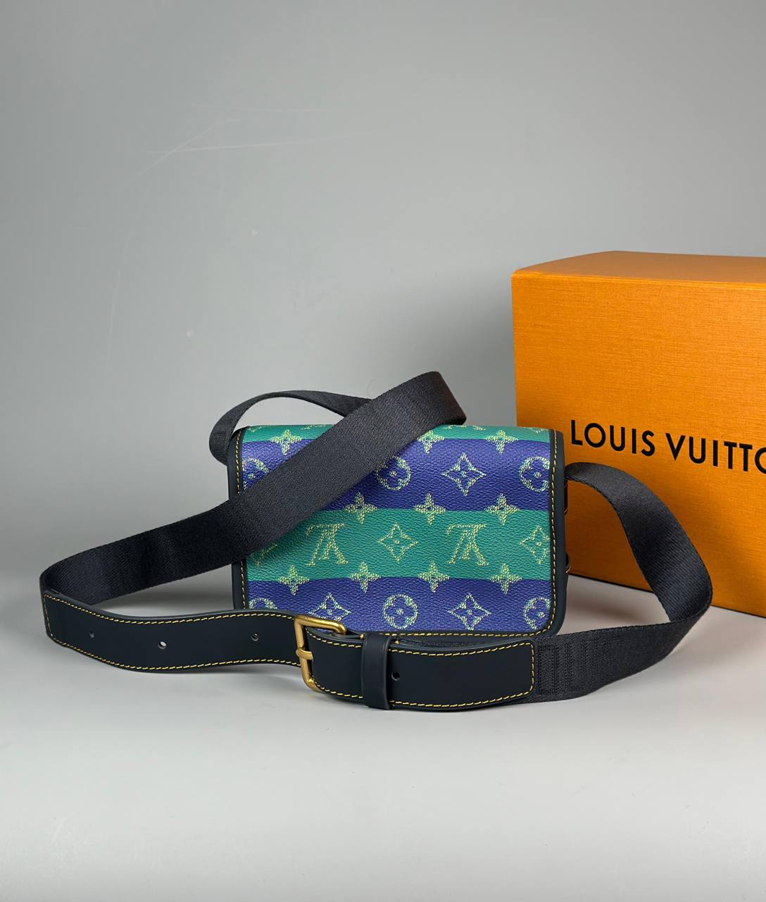 МУЖСКАЯ СУМКА МЕССЕНДЖЕР LOUIS VUITTON детальное фото