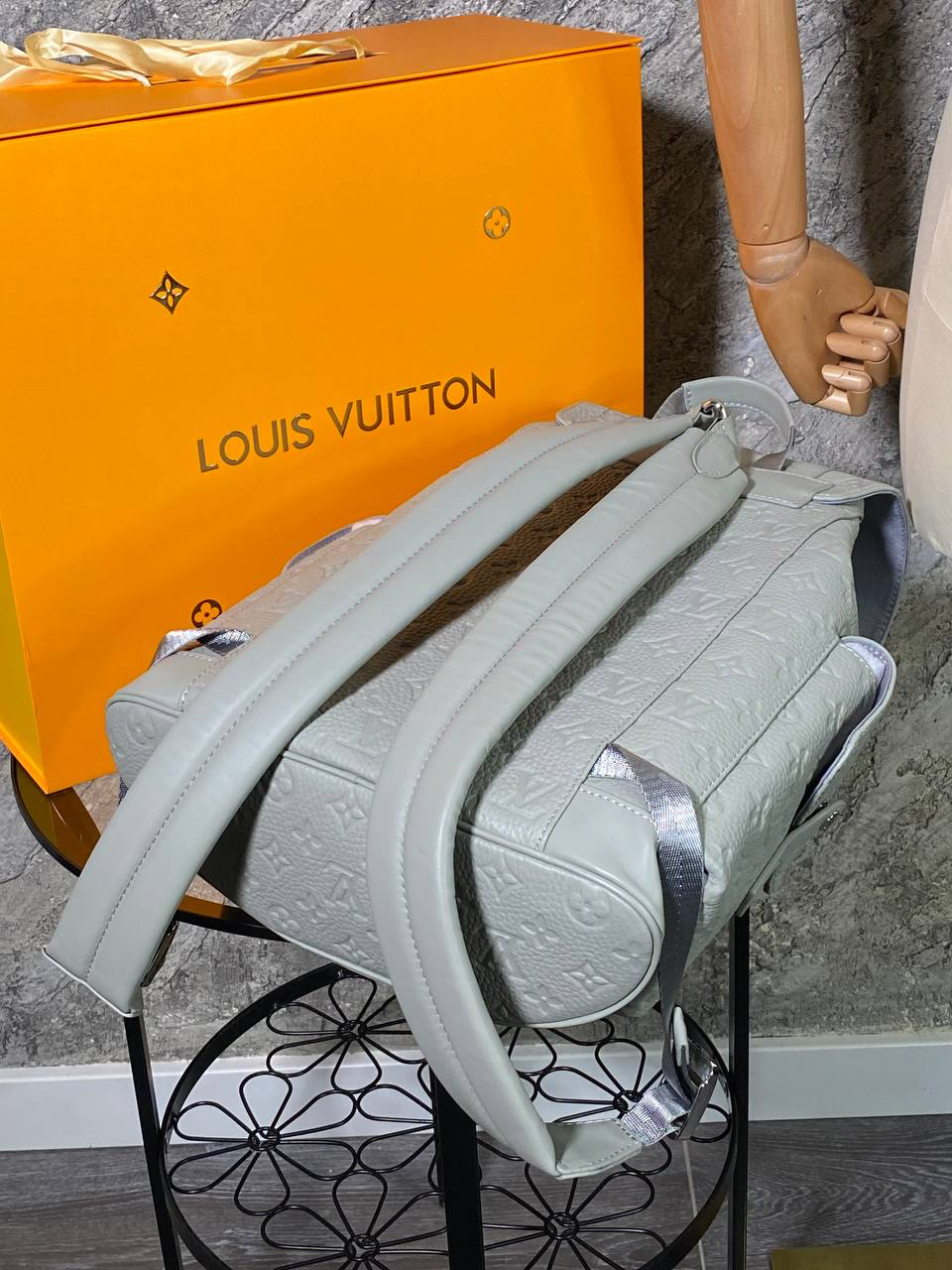 МУЖСКОЙ РЮКЗАК LOUIS VUITTON детальное фото