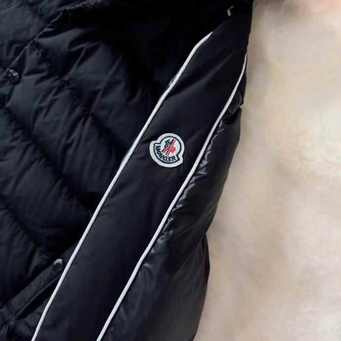 ДЕТСКИЙ ПУХОВИК MONCLER детальное фото