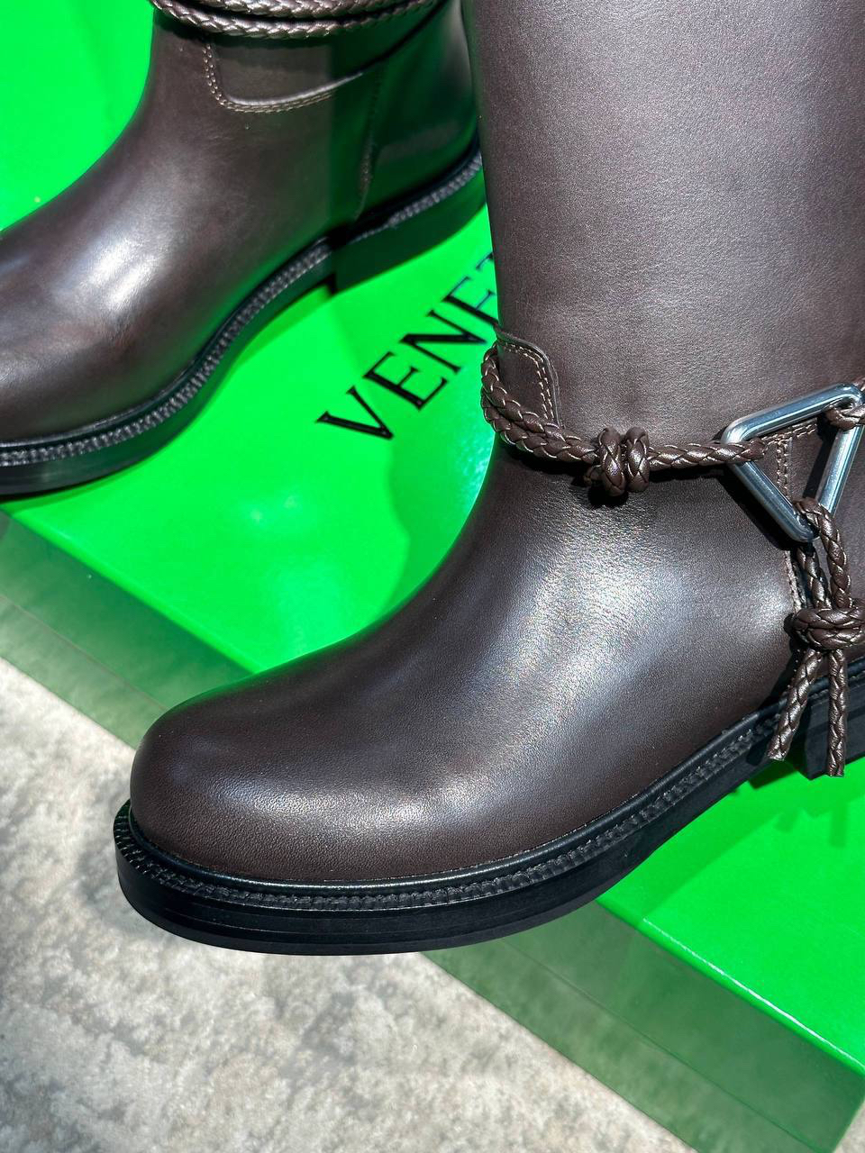 САПОГИ BOTTEGA VENETA детальное фото