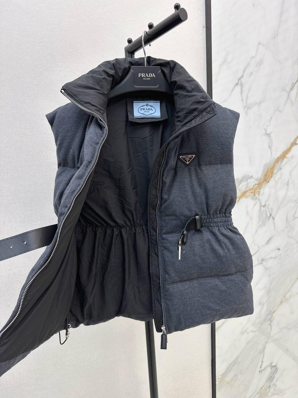 ЖИЛЕТ PRADA детальное фото