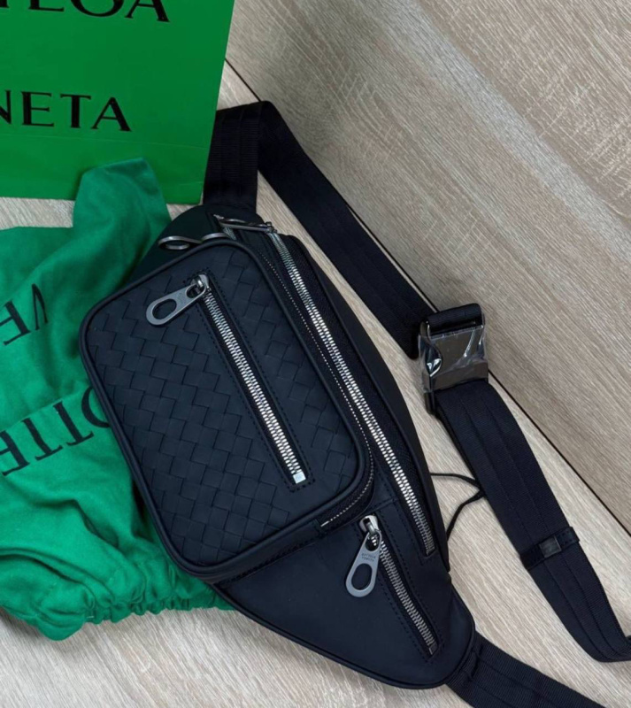 МУЖСКАЯ СУМКА СЛИНГ BOTTEGA VENETA фото