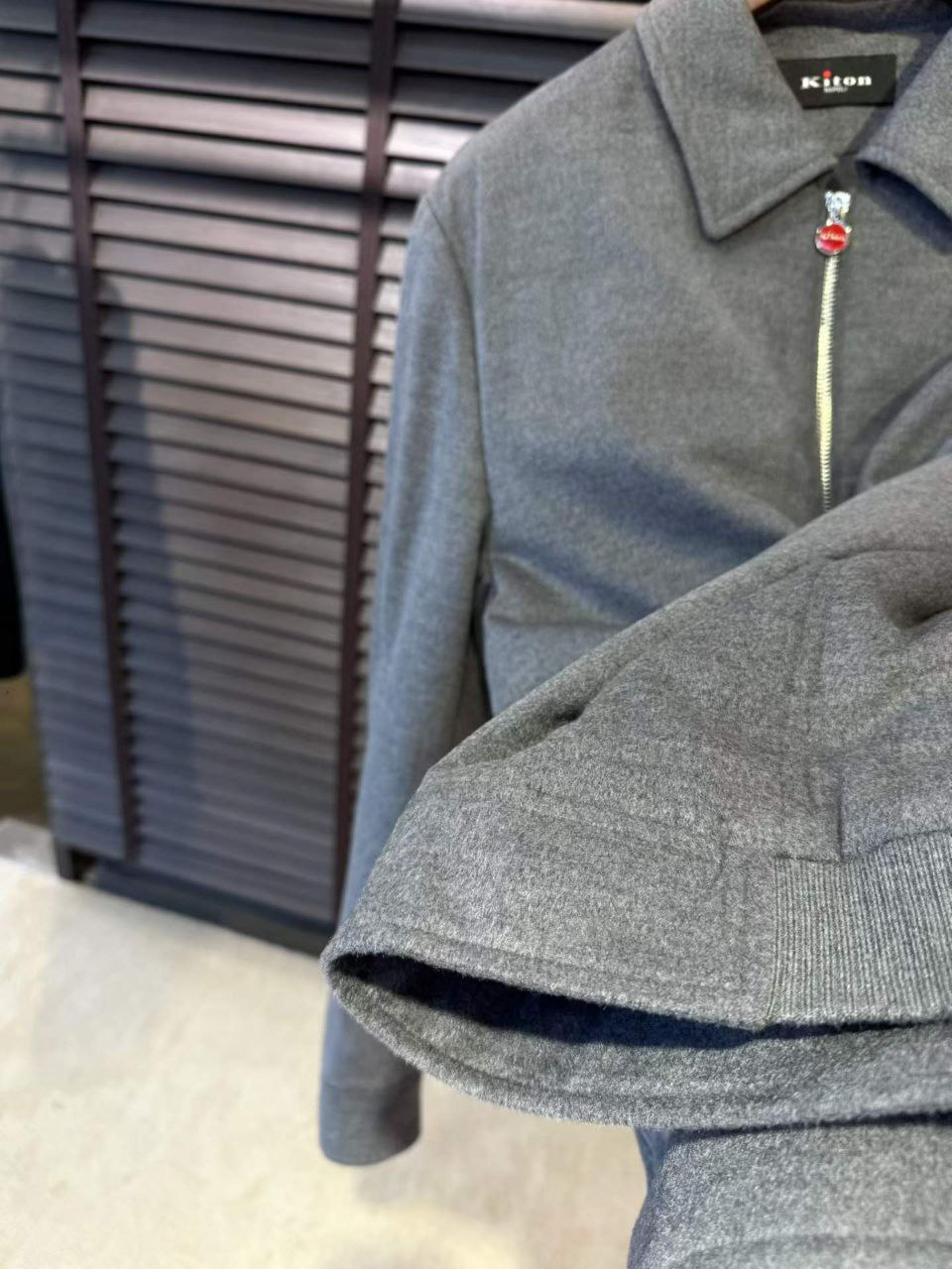МУЖСКАЯ КУРТКА KITON детальное фото