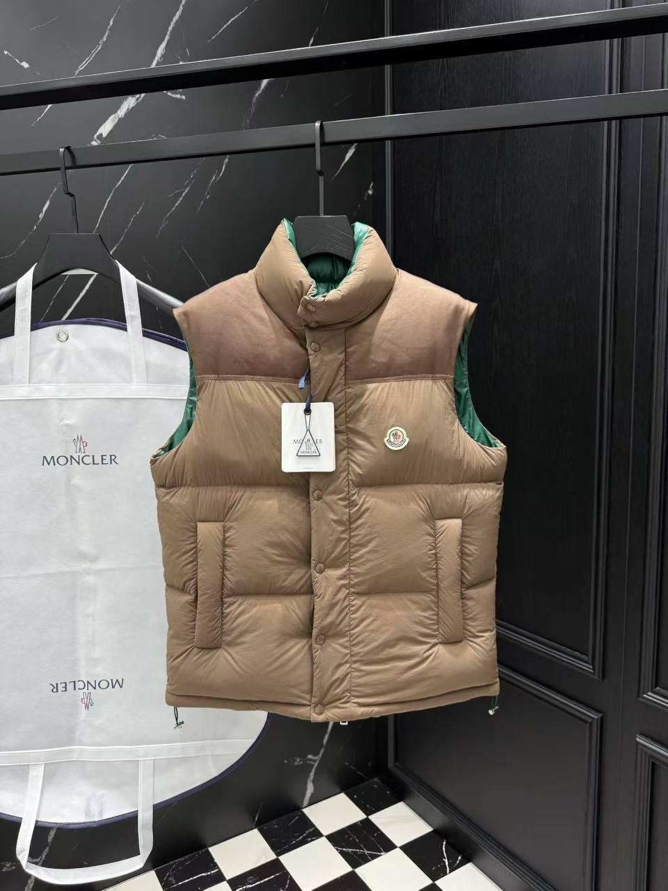 МУЖСКОЙ ПУХОВИК ДВУСТОРОННИЙ MONCLER детальное фото
