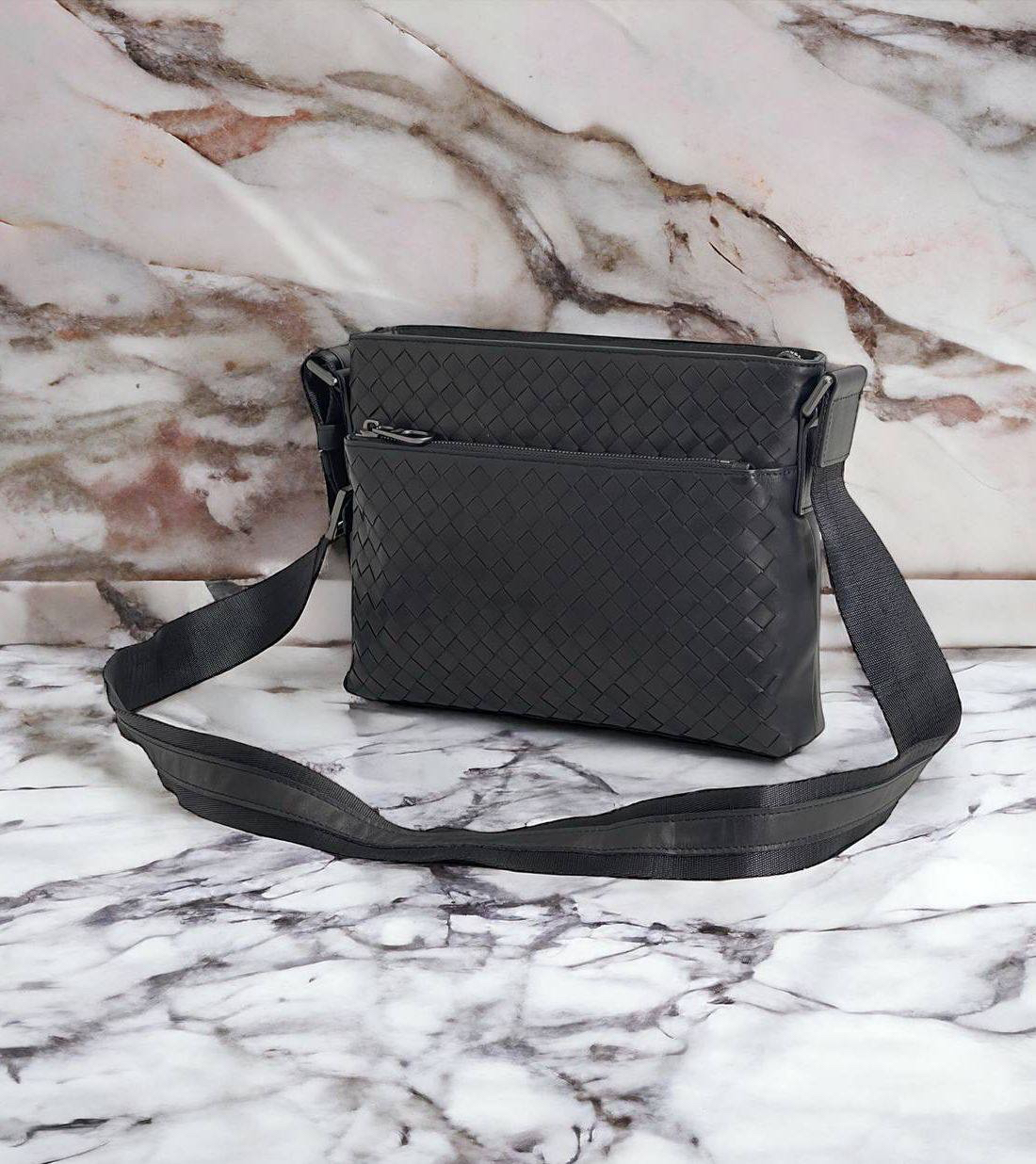 МУЖСКАЯ СУМКА МЕССЕНДЖЕР BOTTEGA VENETA детальное фото