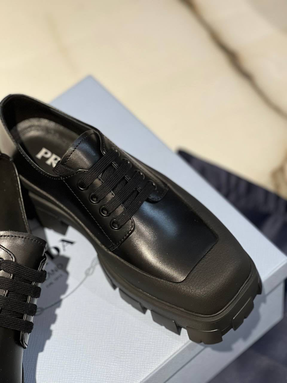 ДЕРБИ PRADA детальное фото