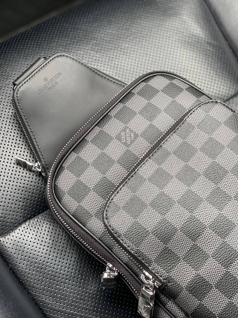МУЖСКАЯ СУМКА СЛИНГ LOUIS VUITTON детальное фото