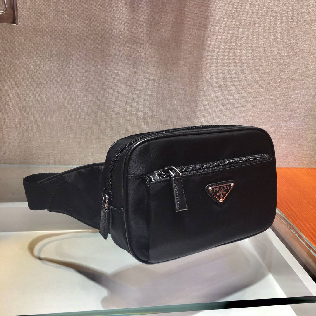 МУЖСКАЯ СУМКА СЛИНГ PRADA детальное фото