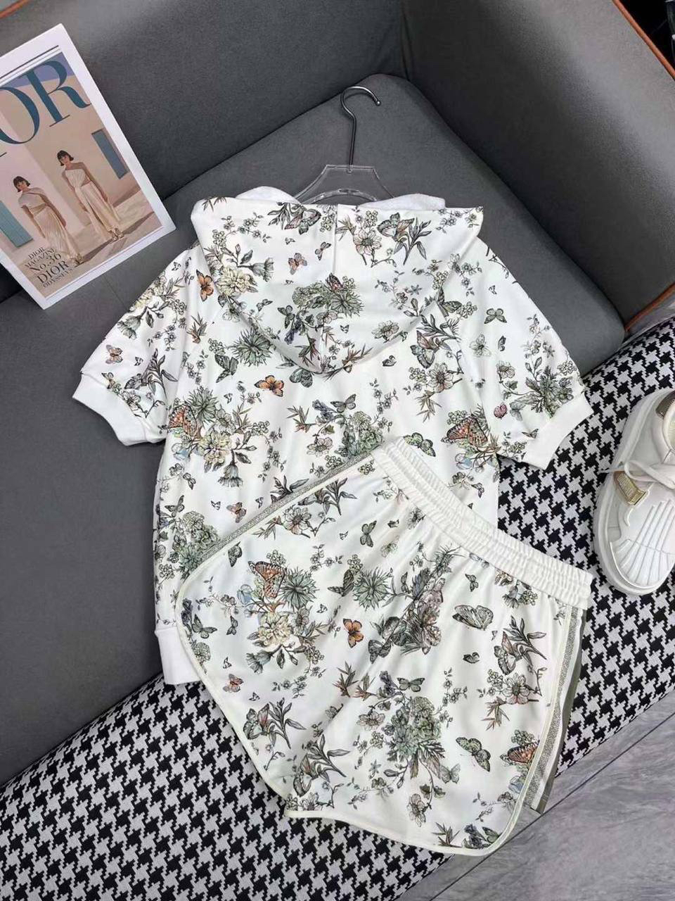 КОСТЮМ CHRISTIAN DIOR детальное фото