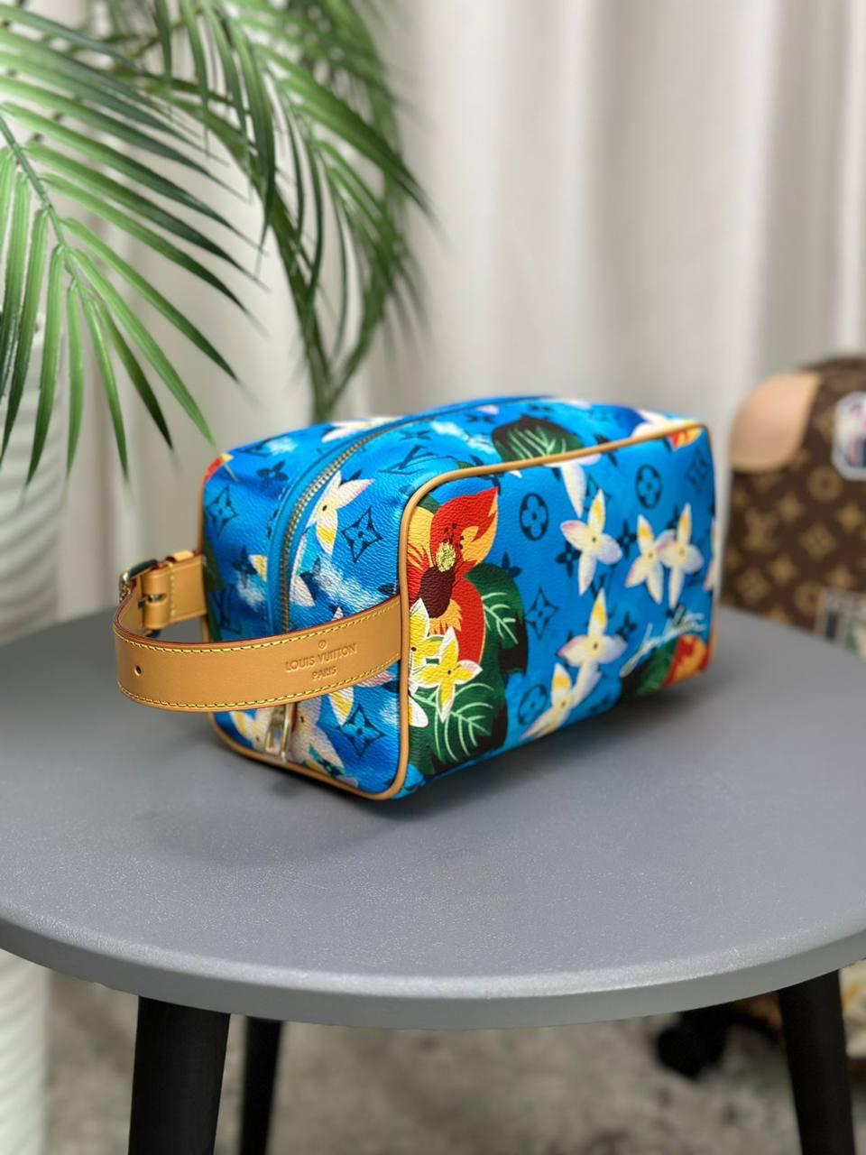 НЕСЕССЕР КОСМЕТИЧКА LOUIS VUITTON детальное фото