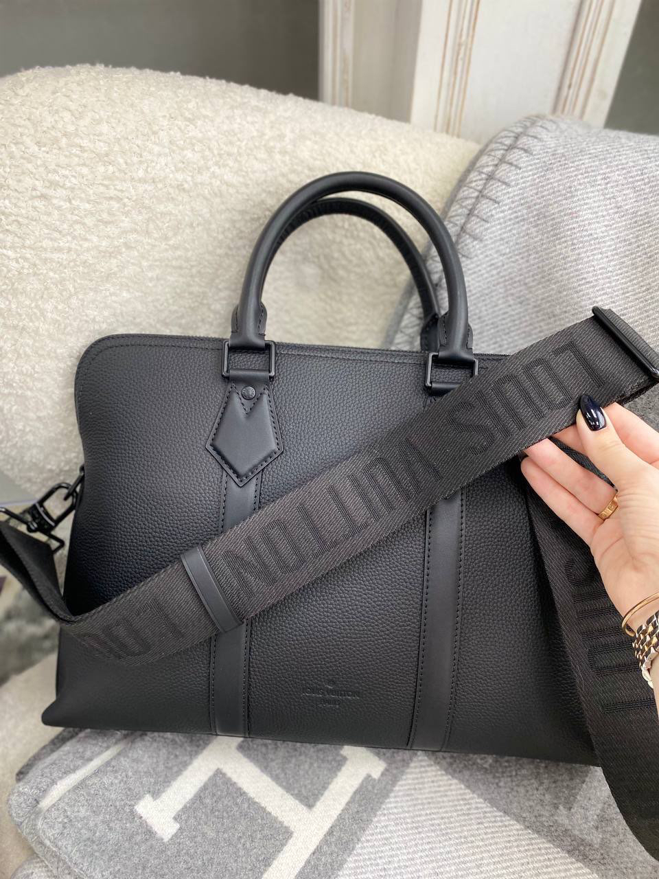 МУЖСКОЙ ПОРТФЕЛЬ LOUIS VUITTON детальное фото