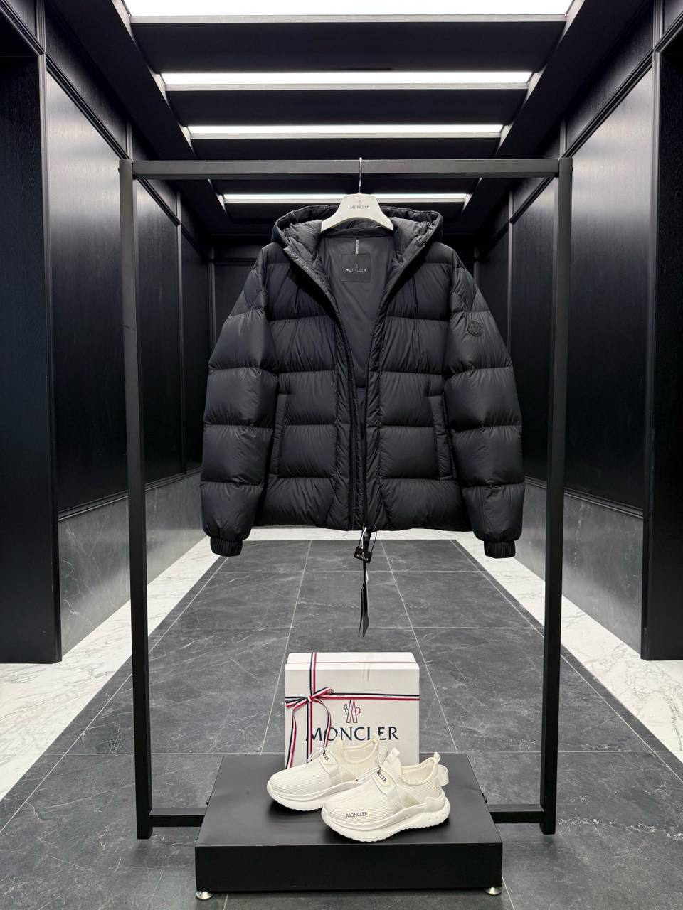 МУЖСКОЙ ПУХОВИК MONCLER детальное фото