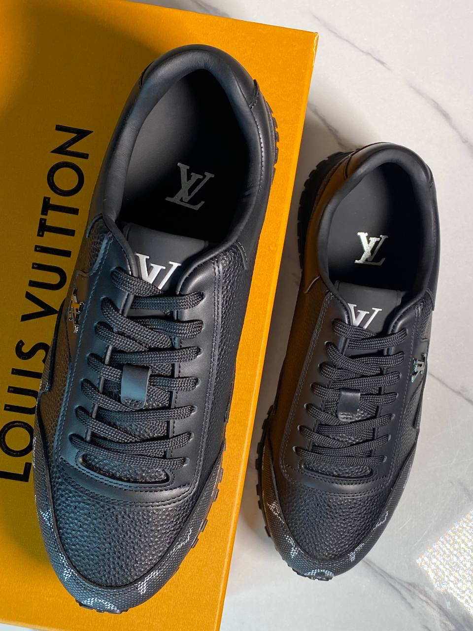 МУЖСКИЕ КРОССОВКИ LOUIS VUITTON детальное фото