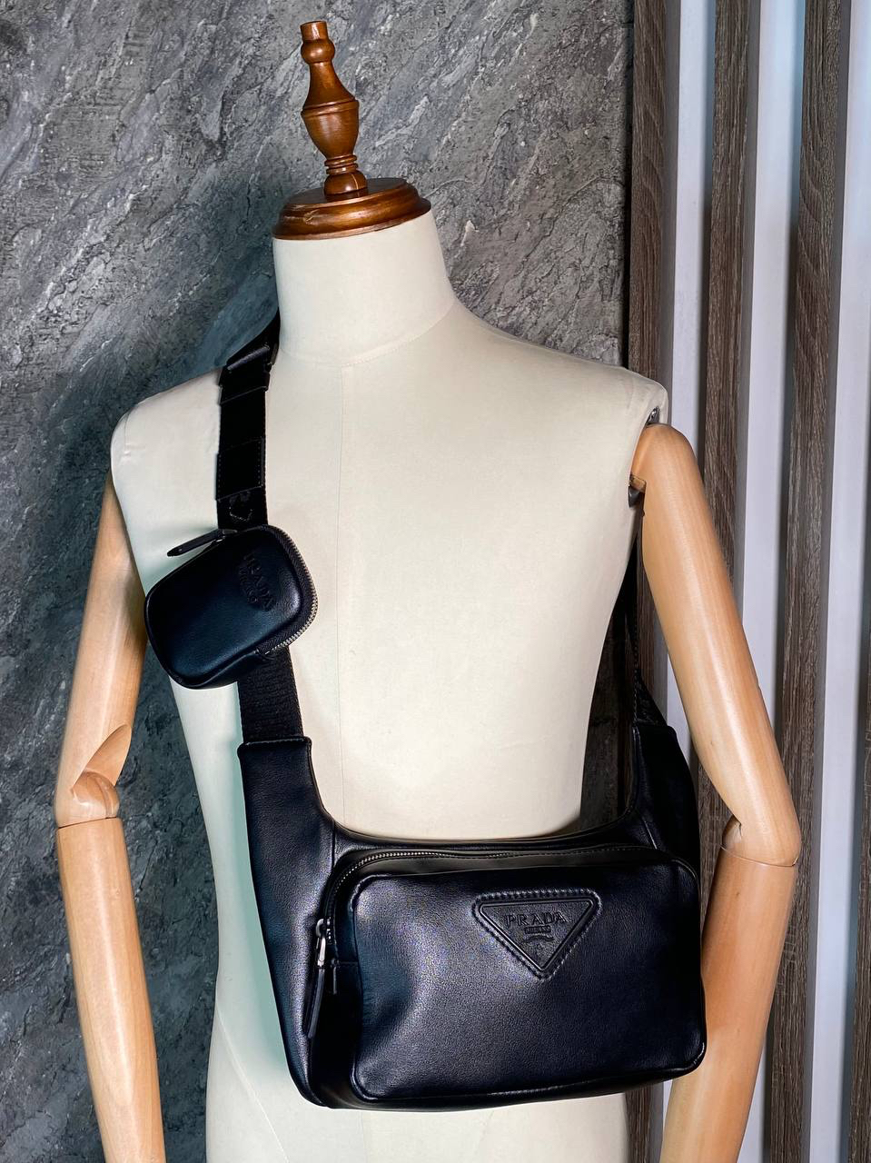 МУЖСКАЯ СУМКА МЕССЕНДЖЕР PRADA детальное фото