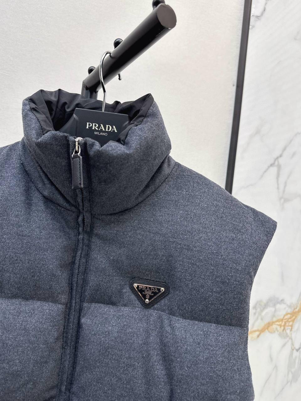 ЖИЛЕТ PRADA детальное фото