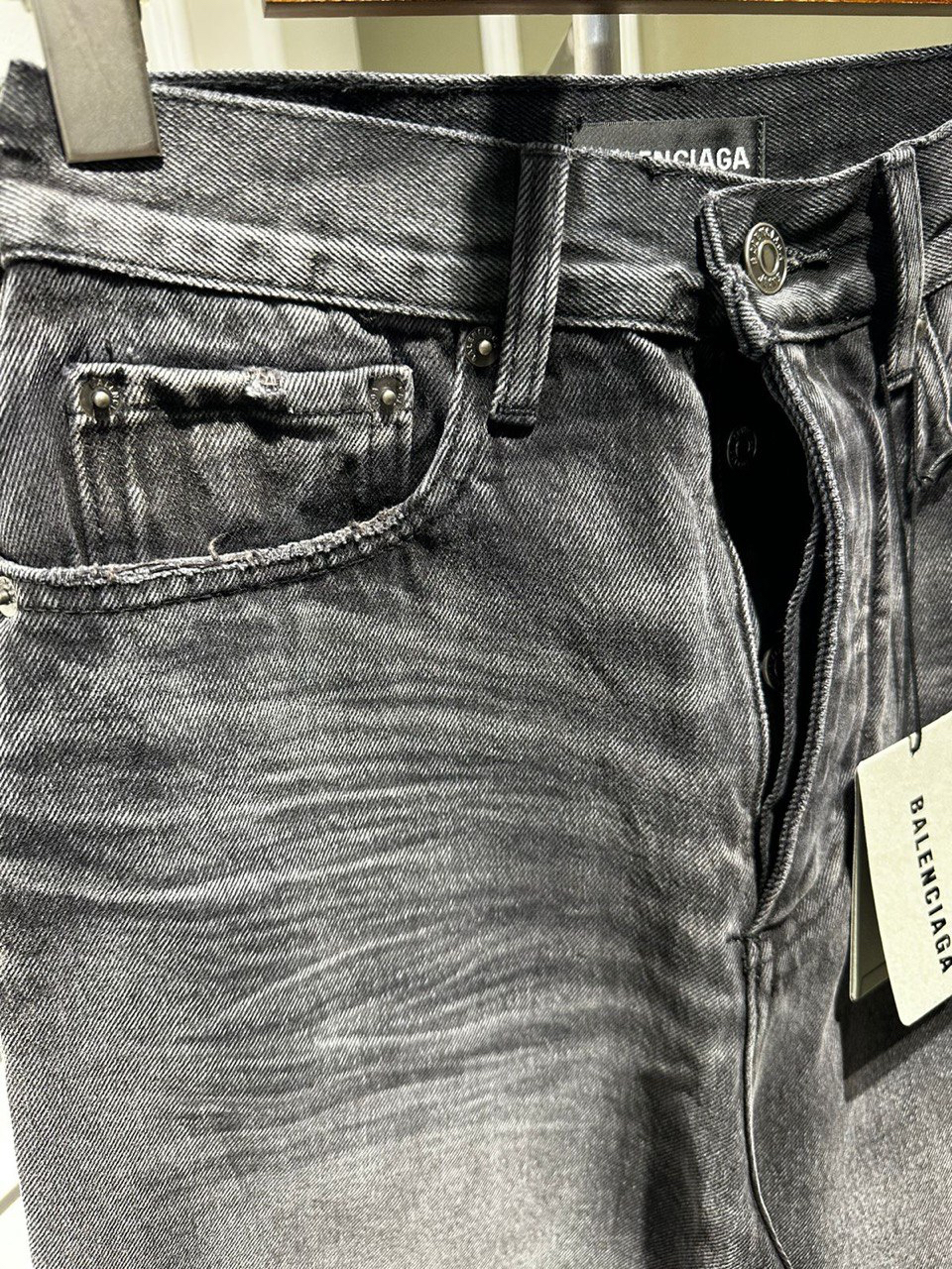 ДЖИНСЫ BALENCIAGA детальное фото