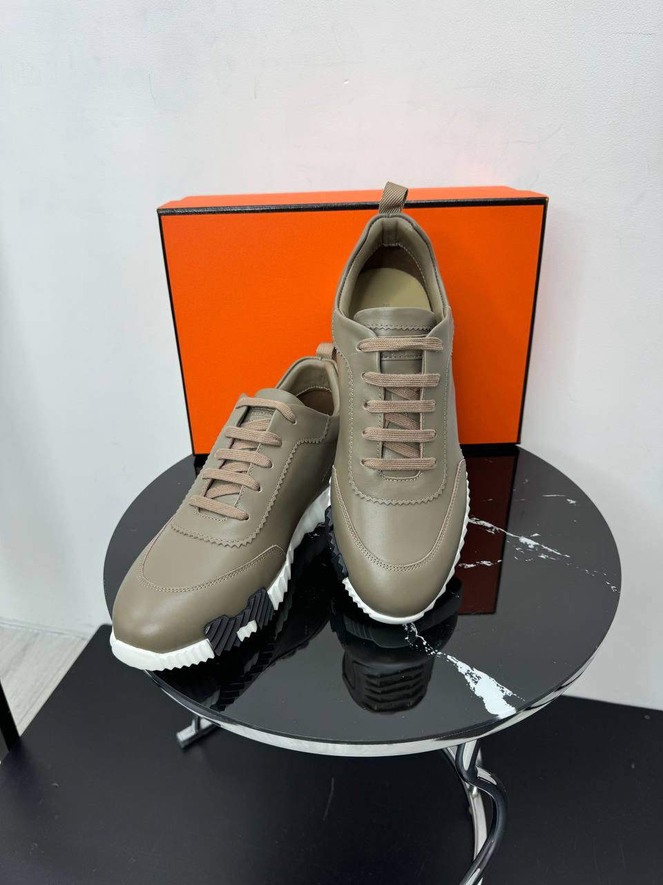 МУЖСКИЕ КРОССОВКИ HERMES детальное фото