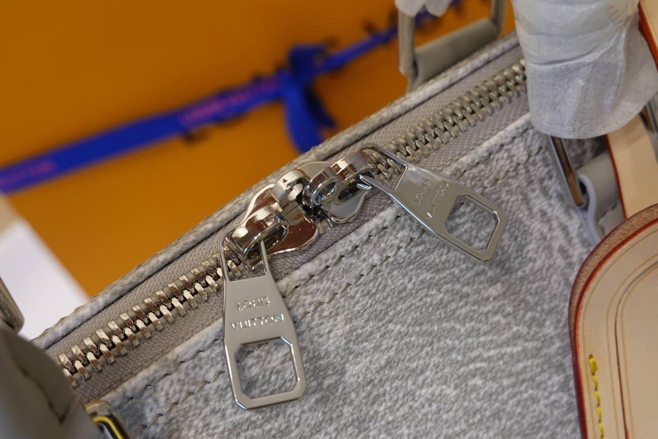 ДОРОЖНАЯ СУМКА LOUIS VUITTON детальное фото