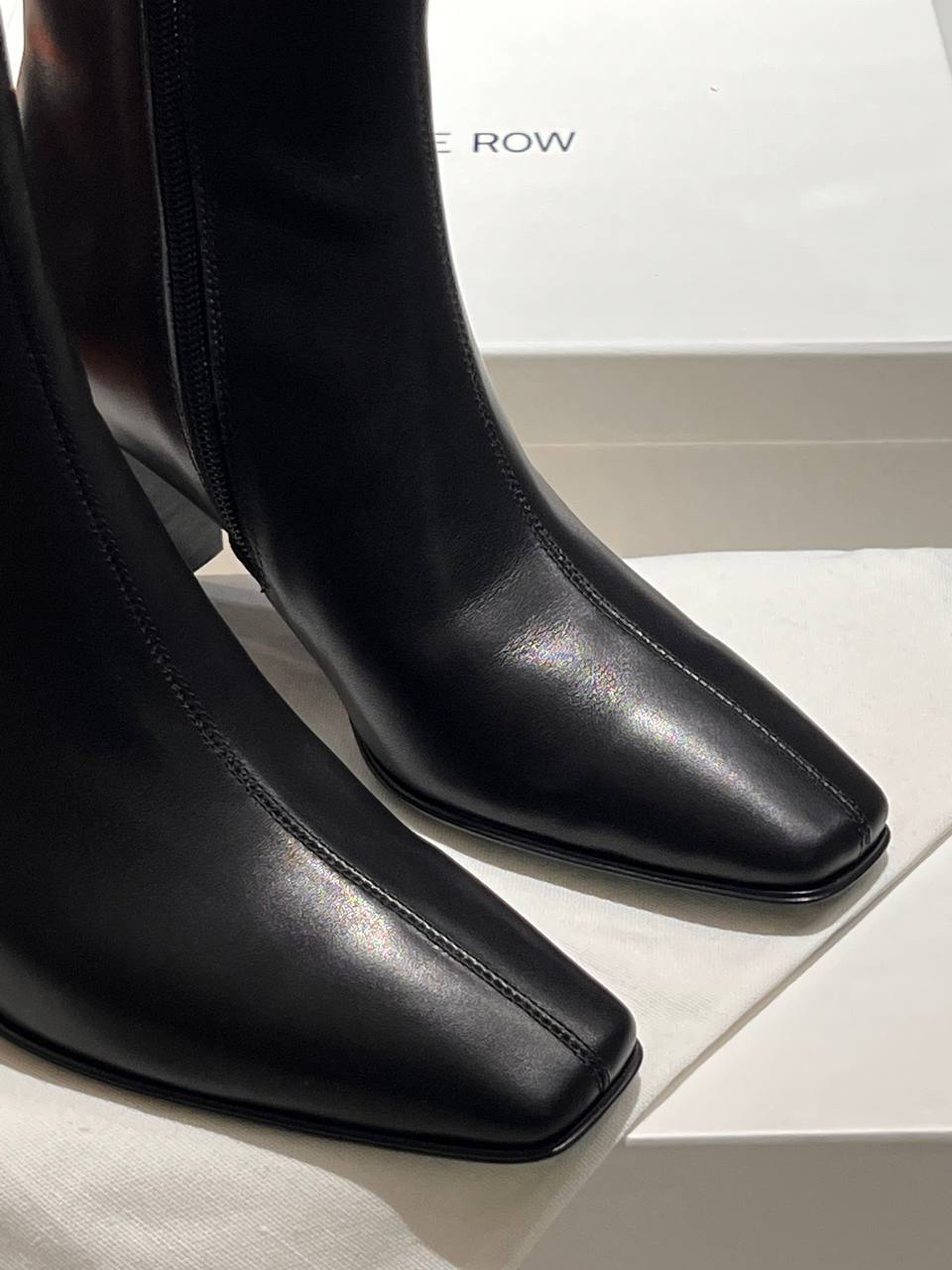 БОТИЛЬОНЫ THE ROW детальное фото