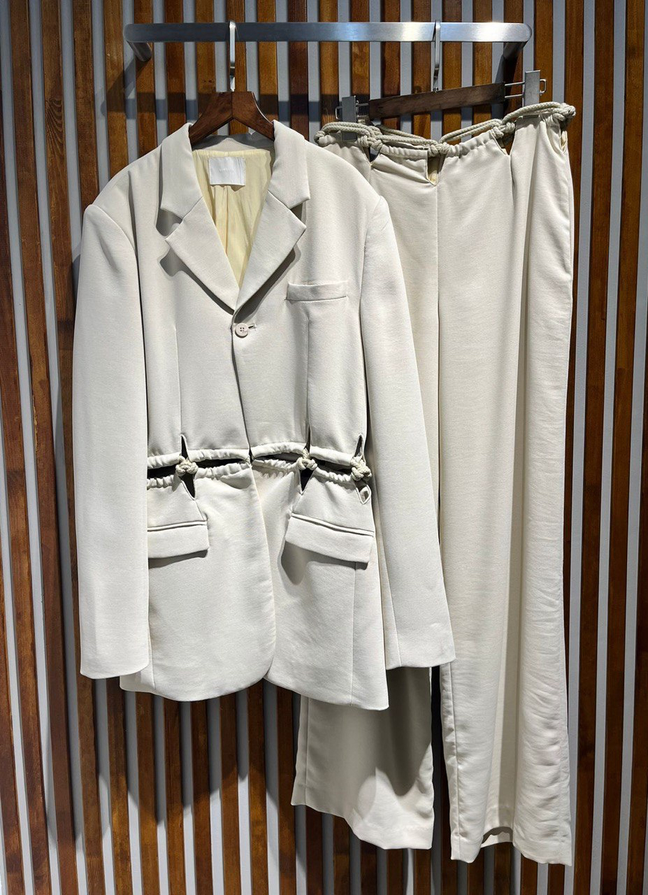 КОСТЮМ детальное фото