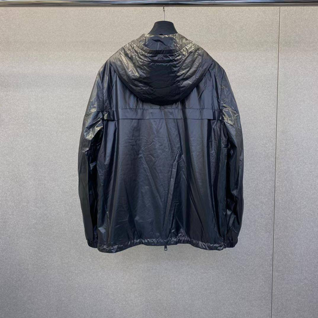 МУЖСКАЯ КУРТКА MONCLER детальное фото