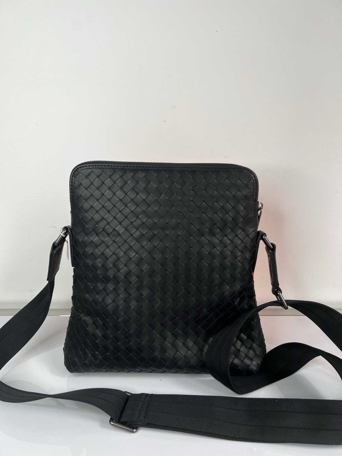 МУЖСКАЯ СУМКА МЕССЕНДЖЕР BOTTEGA VENETA детальное фото