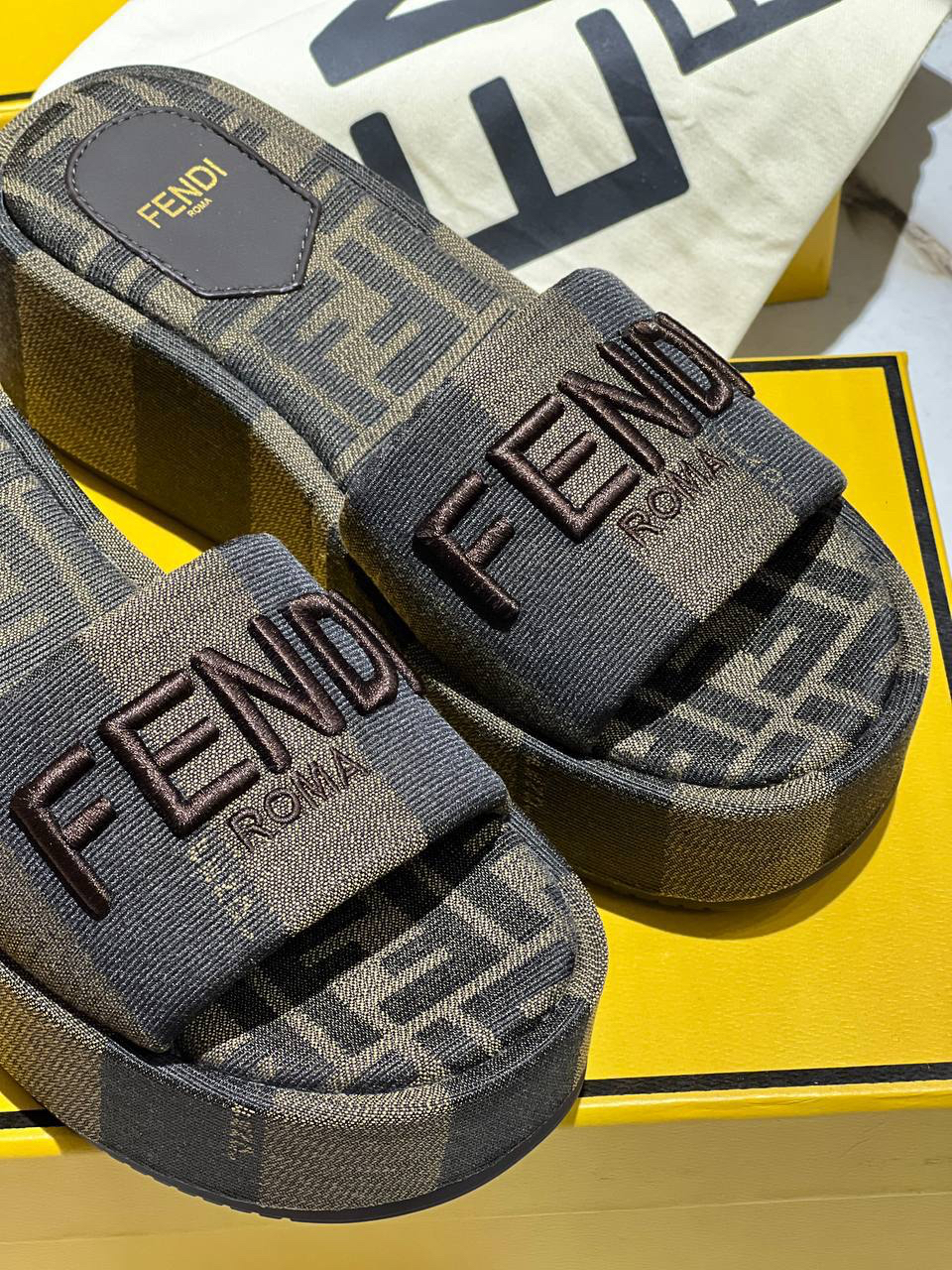 ШЛЕПКИ FENDI детальное фото