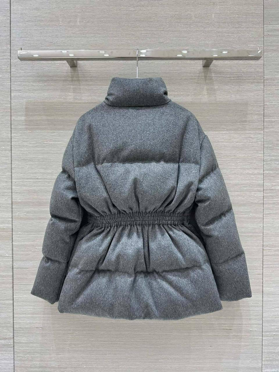 ПУХОВИК PRADA детальное фото