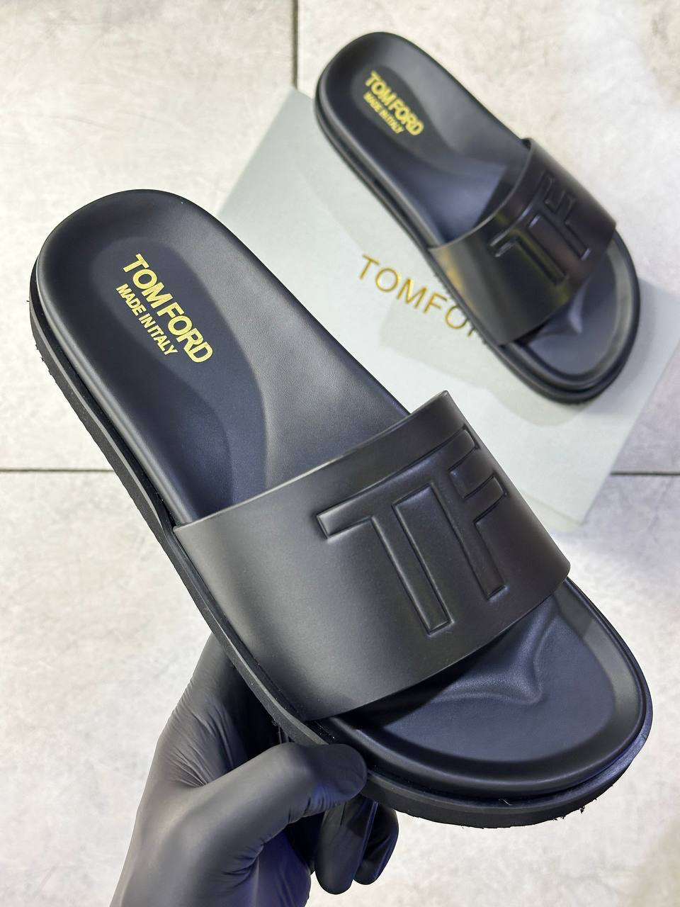МУЖСКИЕ ШЛЕПКИ TOM FORD детальное фото