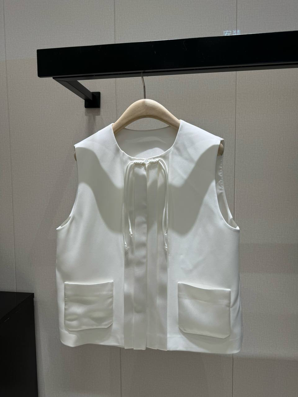 ЖИЛЕТ PRADA детальное фото