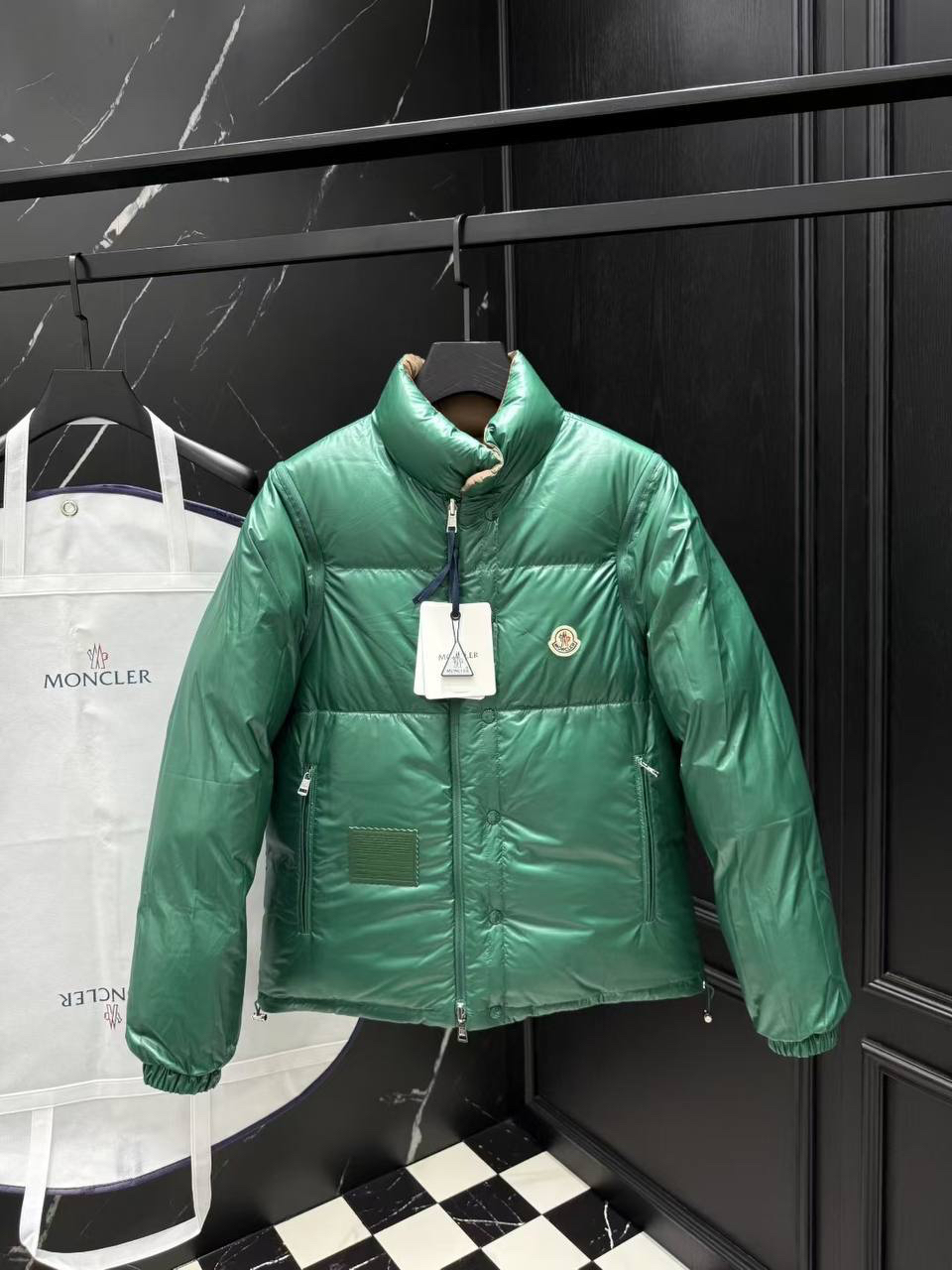 МУЖСКОЙ ПУХОВИК ДВУСТОРОННИЙ MONCLER детальное фото