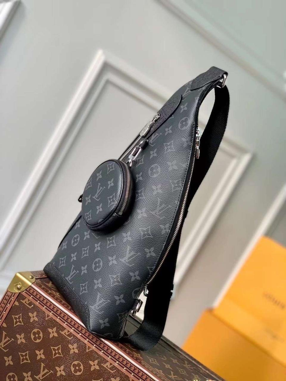 МУЖСКАЯ СУМКА СЛИНГ LOUIS VUITTON детальное фото