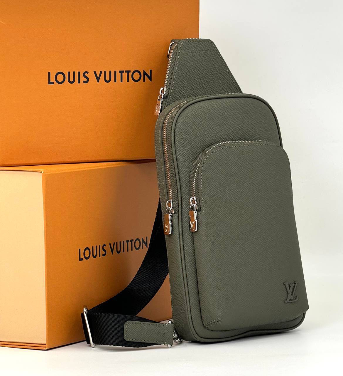 МУЖСКАЯ СУМКА СЛИНГ LOUIS VUITTON детальное фото