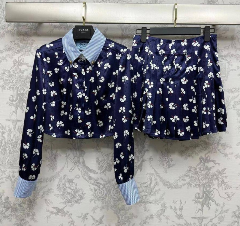 КОСТЮМ PRADA фото