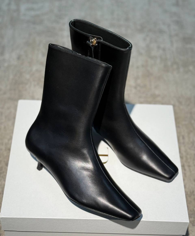 БОТИЛЬОНЫ THE ROW фото