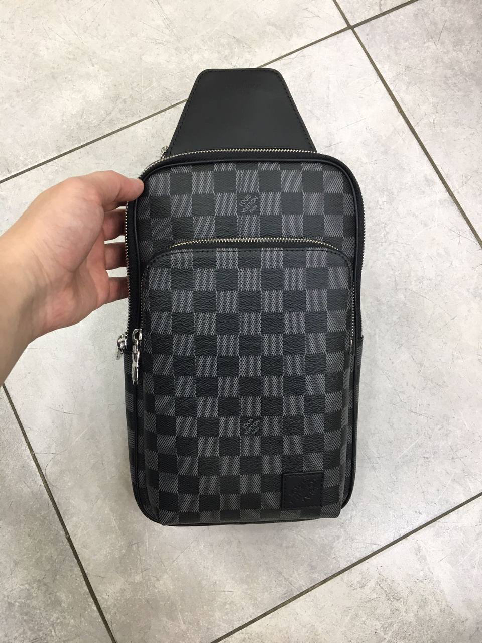 МУЖСКАЯ СУМКА СЛИНГ LOUIS VUITTON детальное фото