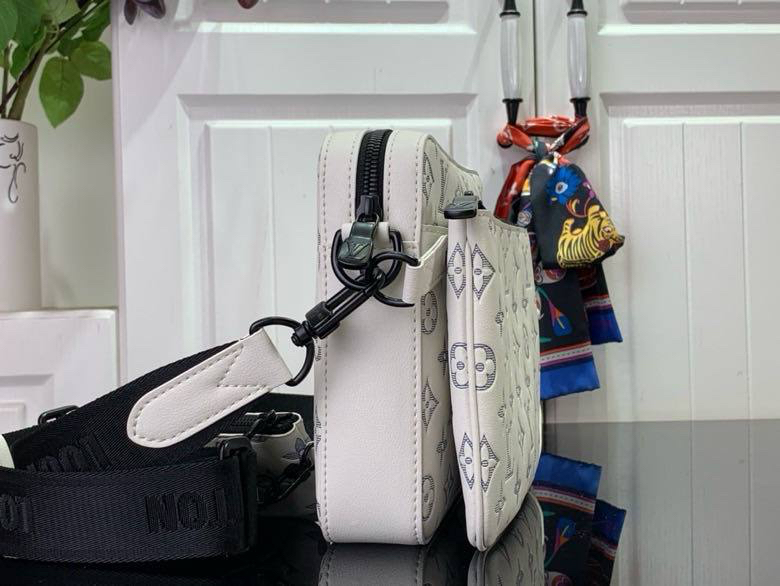 МУЖСКАЯ СУМКА МЕССЕНДЖЕР LOUIS VUITTON детальное фото