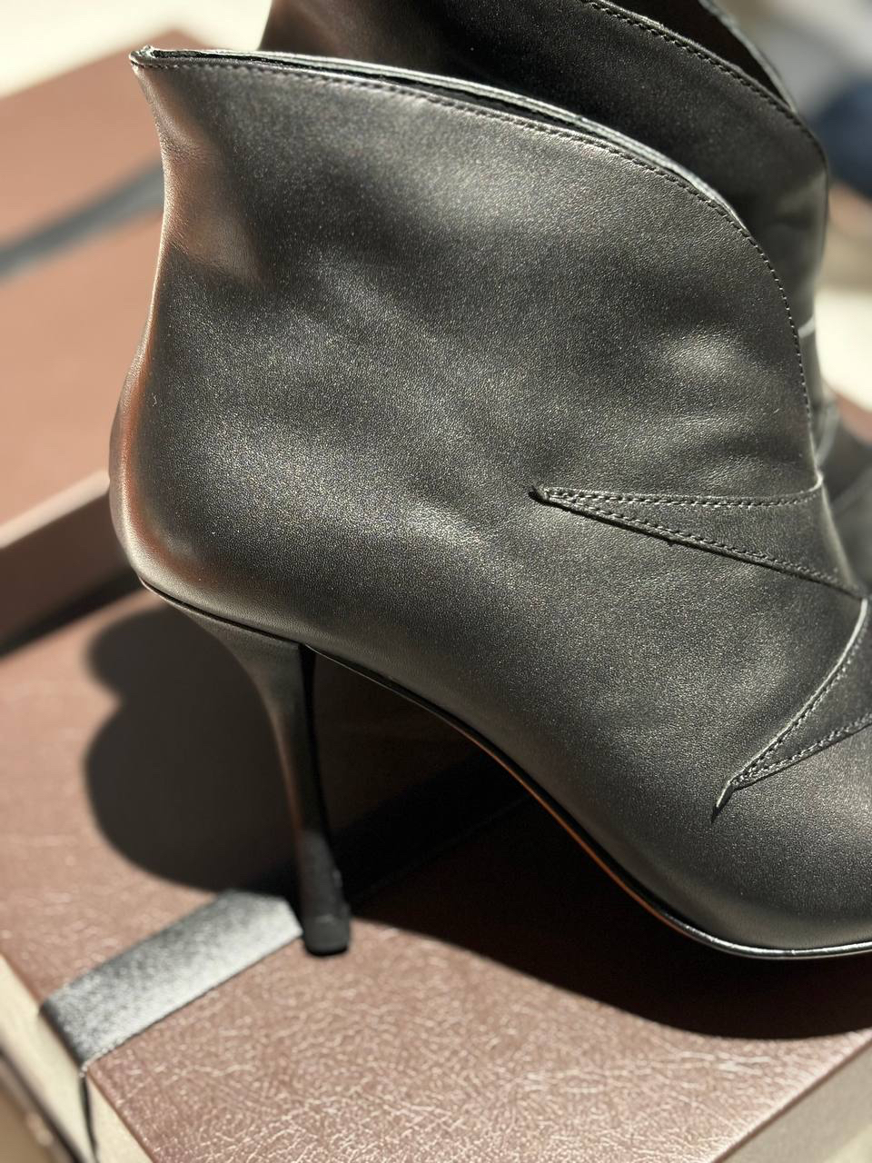 БОТИЛЬОНЫ ALAIA детальное фото