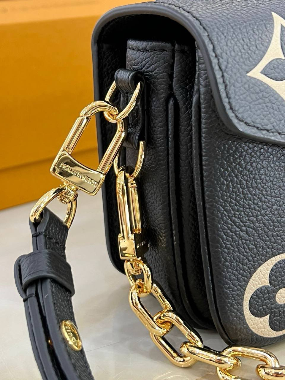 СУМКА LOUIS VUITTON POCHETTE METIS детальное фото