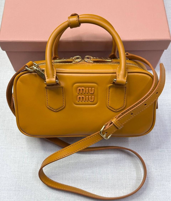 СУМКА MIU MIU фото